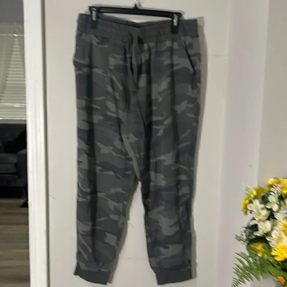 SPLENDID CAMU JOGGERS SIZE LARGE